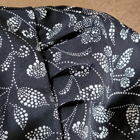 🌟 NWT MELLODAY Black/White Floral Blouse MockNeck Big Shoulders PuffSleeve Sz L - Picture 8 of 11